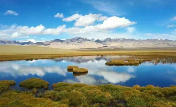 黃金周新疆累計(jì)接待國(guó)內(nèi)游客1021.27萬(wàn)人次，同比增長(zhǎng)31.05%