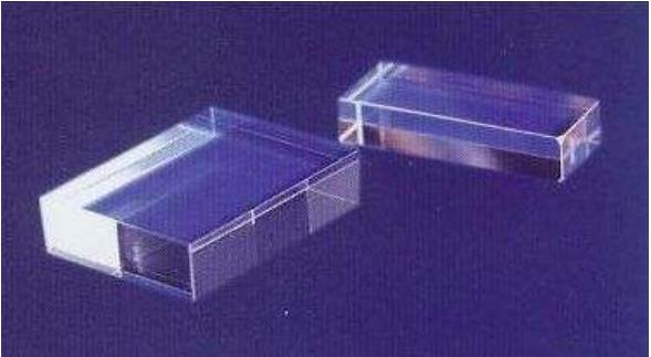 隨著國(guó)家對(duì)新興產(chǎn)業(yè)的大力扶持，給氧化鋁陶瓷行業(yè)帶來(lái)重大利好