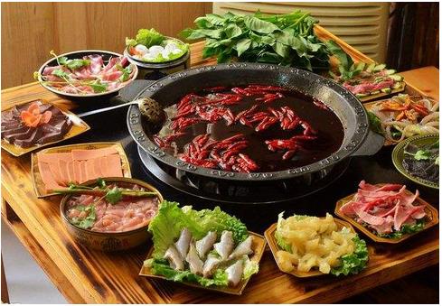 火鍋行業(yè)由于它的消費特征的特殊性，有廣泛的消費群體，前景廣闊