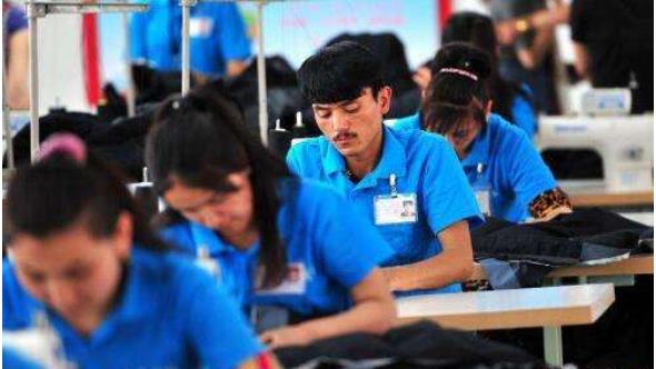 2018年，新疆促進(jìn)47.58萬(wàn)城鎮(zhèn)人口實(shí)現(xiàn)就業(yè)，城鎮(zhèn)登記失業(yè)率控制在3.3%???