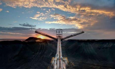 2018年的煤炭市場(chǎng)受眾多政策疊加的影響與以往相比變生了一些明顯的變化