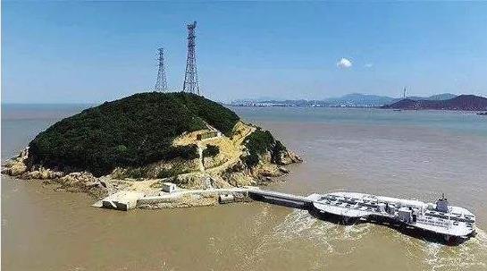 潮汐能具有儲(chǔ)量大影響因素少、可靠性高及能量轉(zhuǎn)化效率高等優(yōu)點(diǎn)，利用前景廣闊