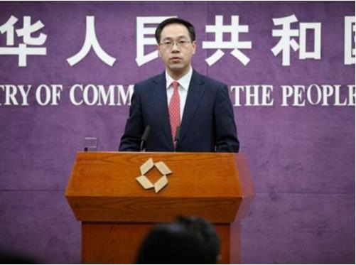 2018年，社會消費品零售總額達38.1萬億元，比上年增長9%