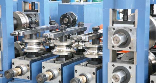 近年來(lái)隨著汽車(chē)工業(yè)等的高速發(fā)展，我國(guó)模具產(chǎn)業(yè)也實(shí)現(xiàn)了快速增長(zhǎng)