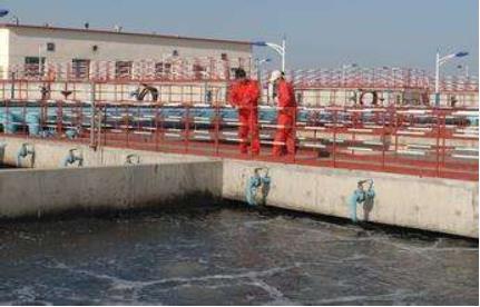 針對目前油田污水水質(zhì)狀態(tài)，開發(fā)出與之配套產(chǎn)品，且滿足油田水處理標準高要求處理工藝已迫在眉睫?